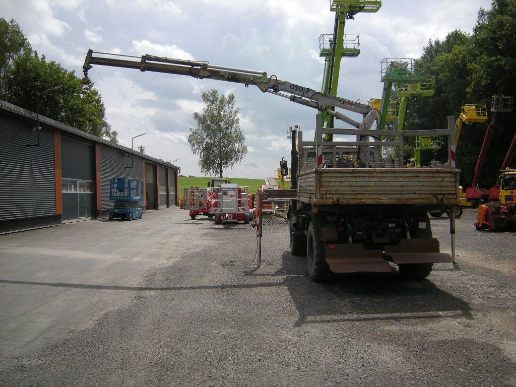 Mercedes-Benz Unimog U1250 mit Kran MKG 105 - Furgoneta basculante: foto 4 Mercedes-Benz Unimog U1250 mit Kran MKG 105 - Furgoneta basculante: foto 4