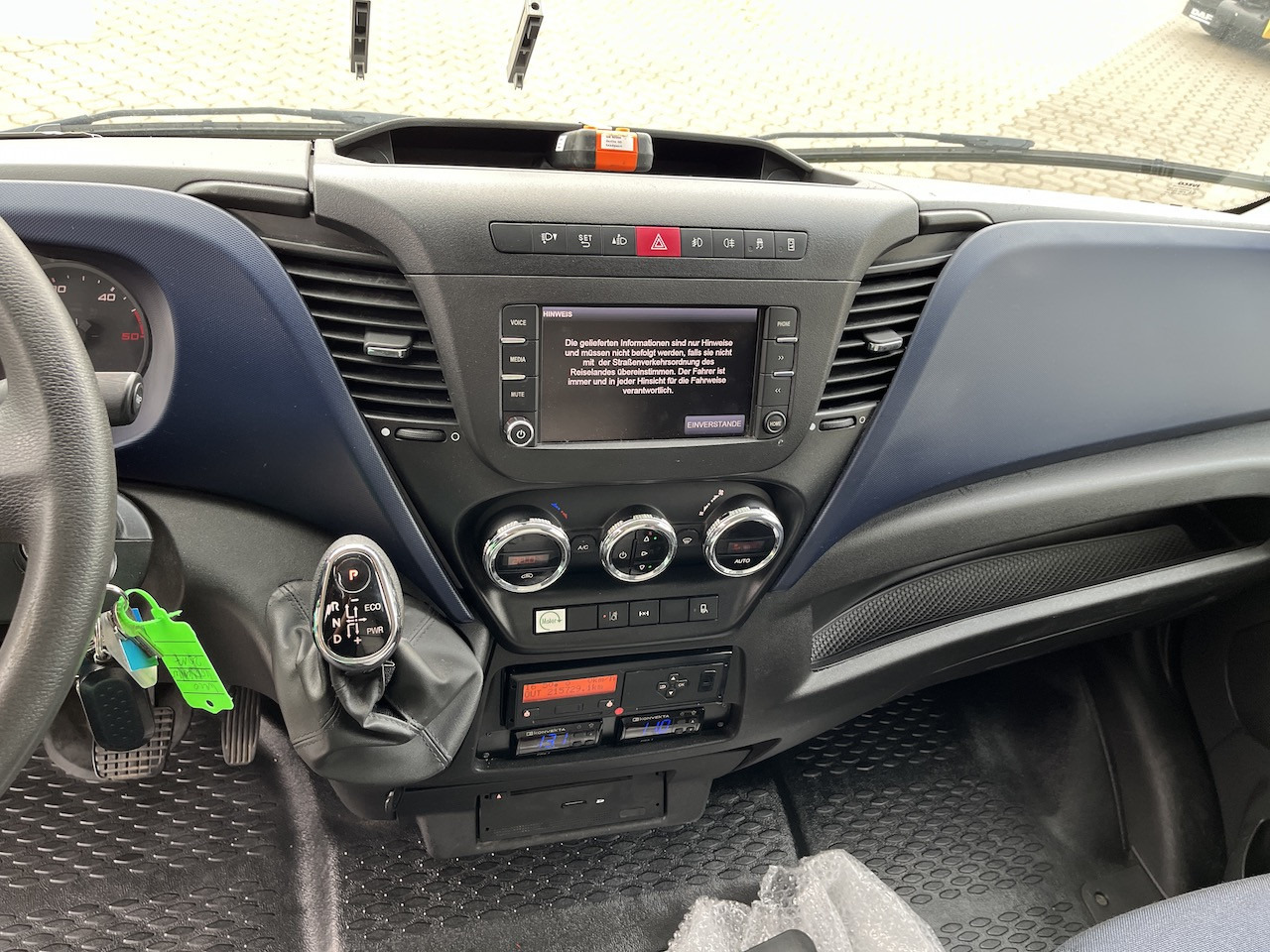 Iveco 70C18 Daily Kühlkoffer mit Ladebordwand Konvekta - Furgoneta: foto 2 Iveco 70C18 Daily Kühlkoffer mit Ladebordwand Konvekta - Furgoneta: foto 2