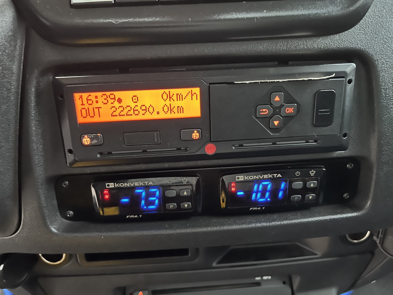 Iveco 70C18 Daily Tiefkühlkoffer mit Ladebordwand - Furgoneta frigorifica: foto 3 Iveco 70C18 Daily Tiefkühlkoffer mit Ladebordwand - Furgoneta frigorifica: foto 3