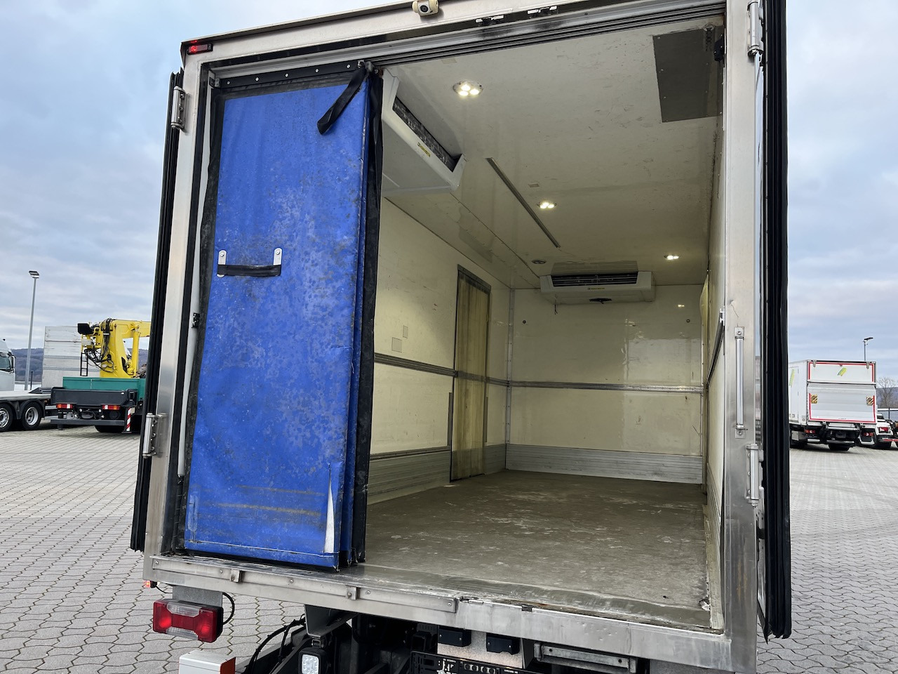 Iveco 70C18 Daily Tiefkühlkoffer mit Ladebordwand - Furgoneta frigorifica: foto 5 Iveco 70C18 Daily Tiefkühlkoffer mit Ladebordwand - Furgoneta frigorifica: foto 5