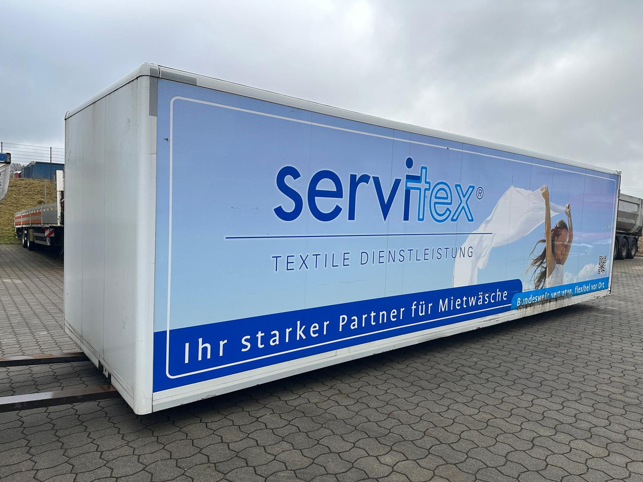 Iveco Koffer 8,80 m - Furgoneta caja cerrada: foto 1 Iveco Koffer 8,80 m - Furgoneta caja cerrada: foto 1