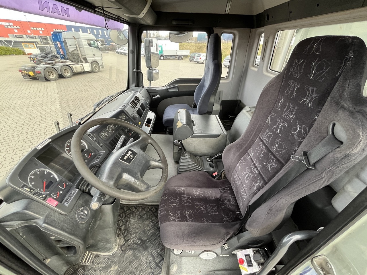 Camión volquete MAN 35.430 8x4    Intarder   Analog Tacho   Bordmatik: foto 10