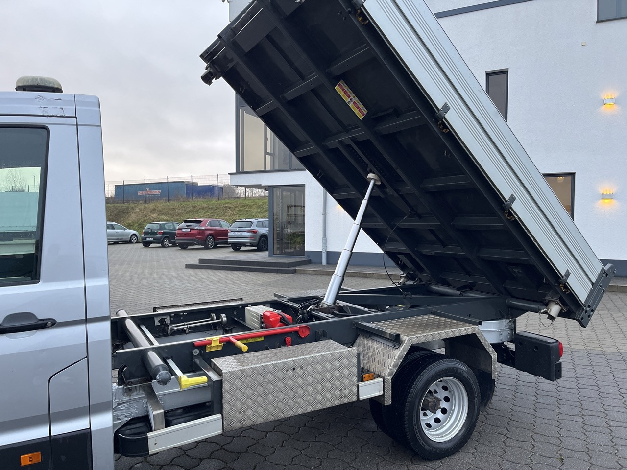 MAN TGE 3.180 4x2 Zwillingsbereift - Furgoneta basculante: foto 2 MAN TGE 3.180 4x2 Zwillingsbereift - Furgoneta basculante: foto 2