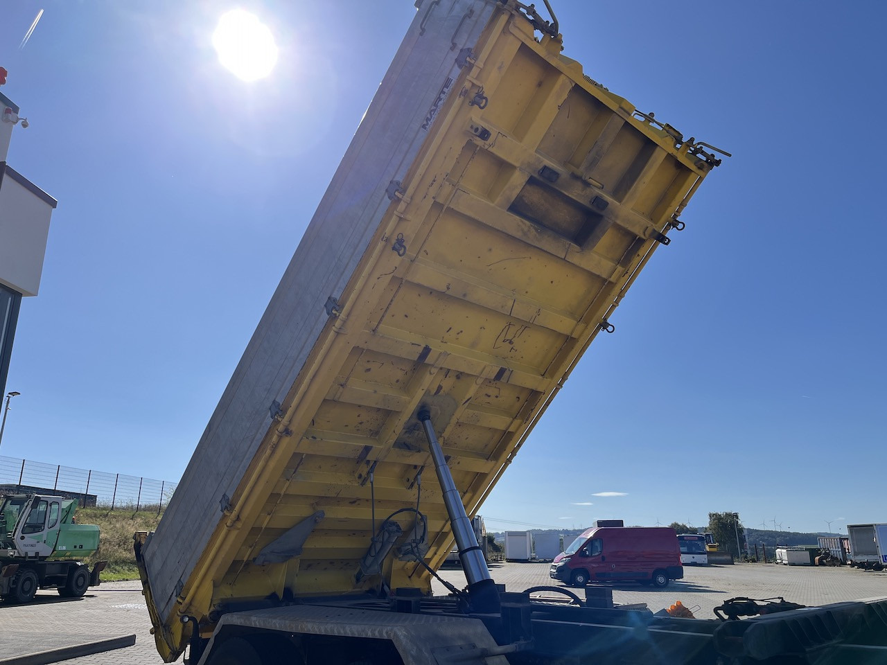 MAN TGS 28.480 6x4 4x4 Dreiseitenkipper Allrad Liftachse - Camión volquete: foto 2 MAN TGS 28.480 6x4 4x4 Dreiseitenkipper Allrad Liftachse - Camión volquete: foto 2