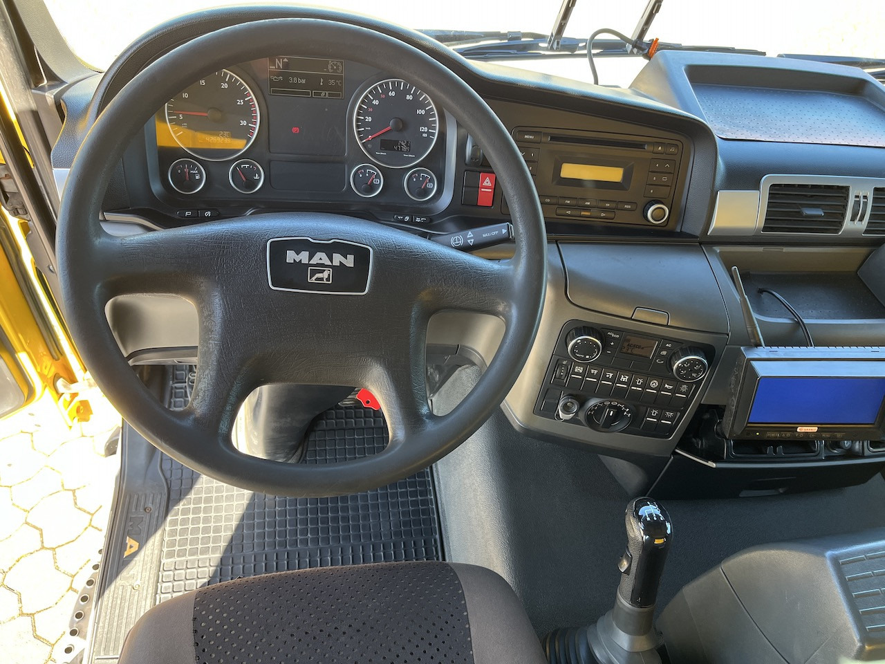 MAN TGS 28.480 6x4 4x4 Dreiseitenkipper Liftachse - Camión volquete: foto 5 MAN TGS 28.480 6x4 4x4 Dreiseitenkipper Liftachse - Camión volquete: foto 5