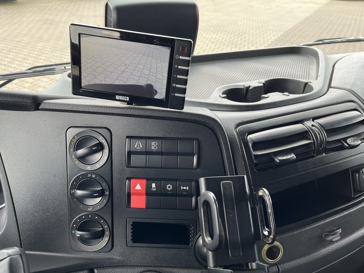 Mercedes-Benz Atego 823 4x2 AHK Hebezug Seilzug Brennholz - Furgoneta caja abierta: foto 3 Mercedes-Benz Atego 823 4x2 AHK Hebezug Seilzug Brennholz - Furgoneta caja abierta: foto 3