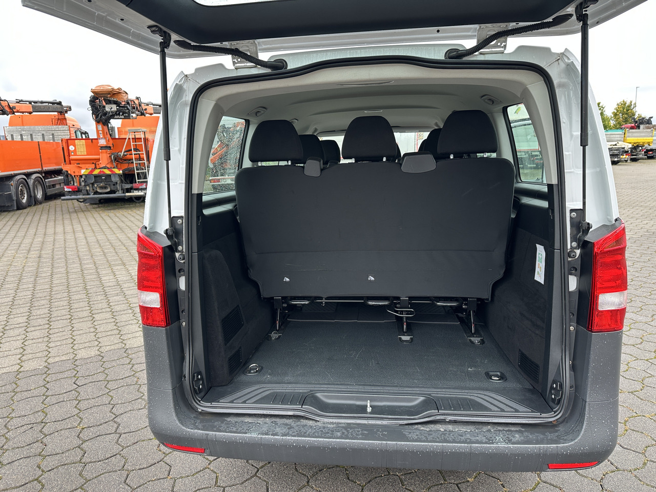 Mercedes-Benz Vito 111 CDI 9 Sitzer BT FSE Klima Tempomat Radio - Furgoneta de pasajeros: foto 3 Mercedes-Benz Vito 111 CDI 9 Sitzer BT FSE Klima Tempomat Radio - Furgoneta de pasajeros: foto 3