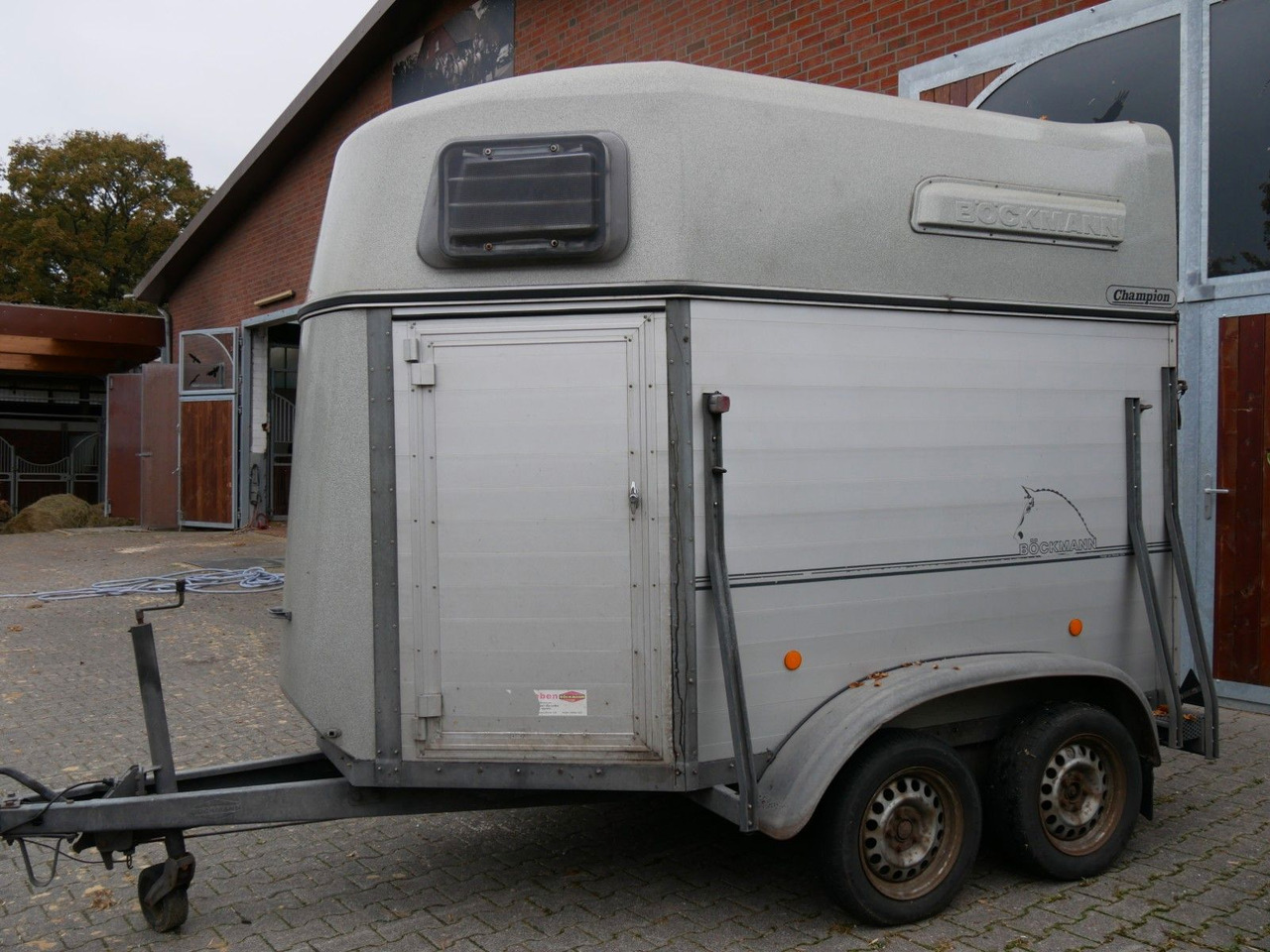 Böckmann Alu 2 Pferde mit Sattelkammer - Remolque transporte de ganado: foto 2 Böckmann Alu 2 Pferde mit Sattelkammer - Remolque transporte de ganado: foto 2