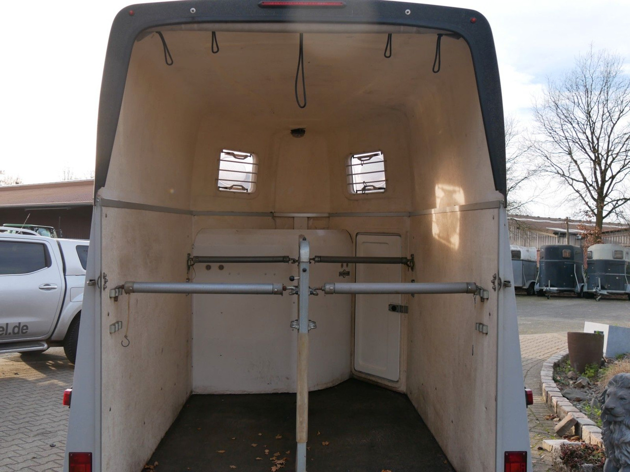 Humbaur Atis 2 Pferde Sattelkammer - Remolque transporte de ganado: foto 3 Humbaur Atis 2 Pferde Sattelkammer - Remolque transporte de ganado: foto 3