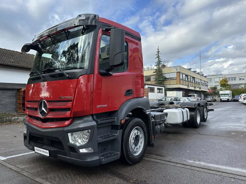Mercedes-Benz 2532 LL 6x2 LANGES Fahrgestell Intarder Lenkachse - Camión chasis: foto 1 Mercedes-Benz 2532 LL 6x2 LANGES Fahrgestell Intarder Lenkachse - Camión chasis: foto 1