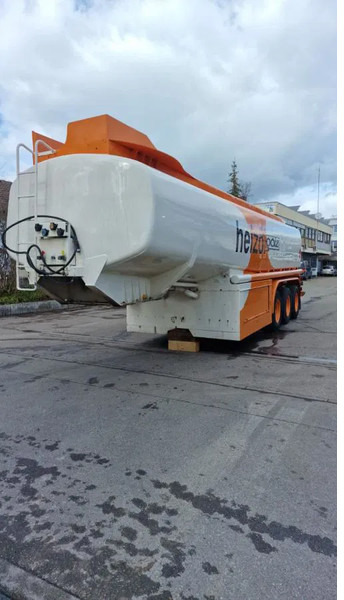 Schwelmer Eisenwerk TSA Diesel Heizöl 6 Kammern 35.5 m³ Zählwerk TKZ A TSA Diesel Heizöl 6 Kammern 35.5 m³ Zählwerk TKZ ABS - Semirremolque cisterna: foto 3 Schwelmer Eisenwerk TSA Diesel Heizöl 6 Kammern 35.5 m³ Zählwerk TKZ A TSA Diesel Heizöl 6 Kammern 35.5 m³ Zählwerk TKZ ABS - Semirremolque cisterna: foto 3