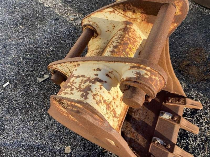 CATERPILLAR 570mm - type tractopelle - Cazo para excavadora: foto 5 CATERPILLAR 570mm - type tractopelle - Cazo para excavadora: foto 5