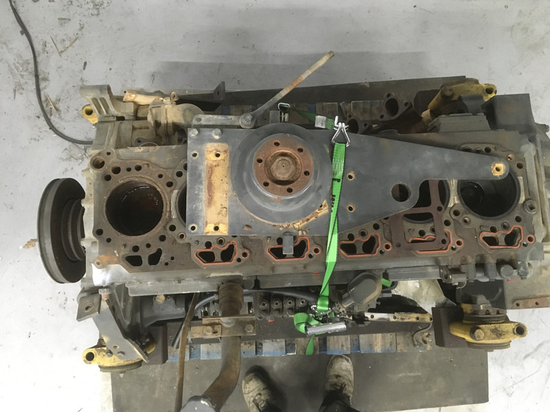 Komatsu S6D125E-2 USED - Maquinaria de construcción: foto 5 Komatsu S6D125E-2 USED - Maquinaria de construcción: foto 5