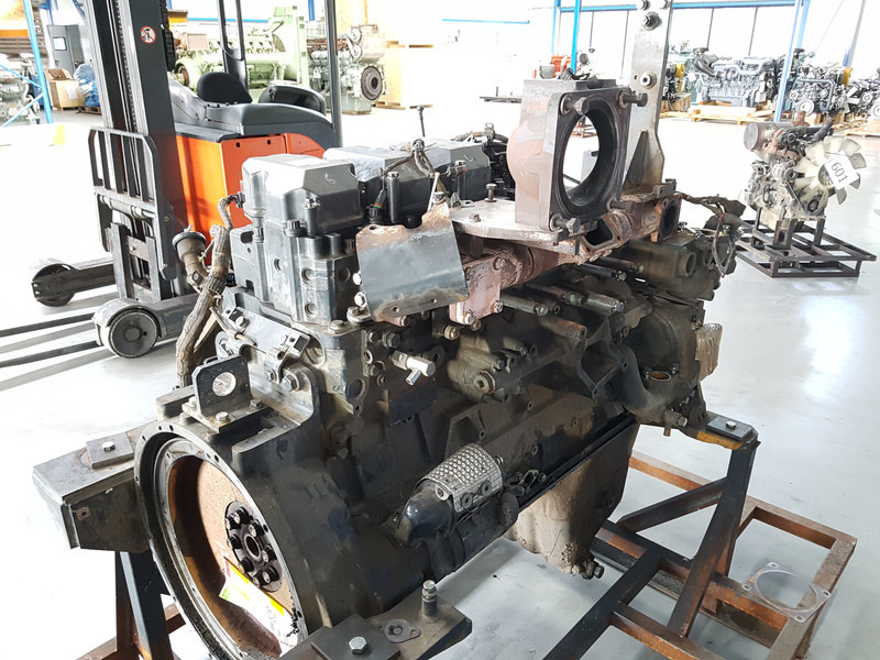 Komatsu SAA6D140E-6 FOR PARTS - Maquinaria de construcción: foto 3 Komatsu SAA6D140E-6 FOR PARTS - Maquinaria de construcción: foto 3