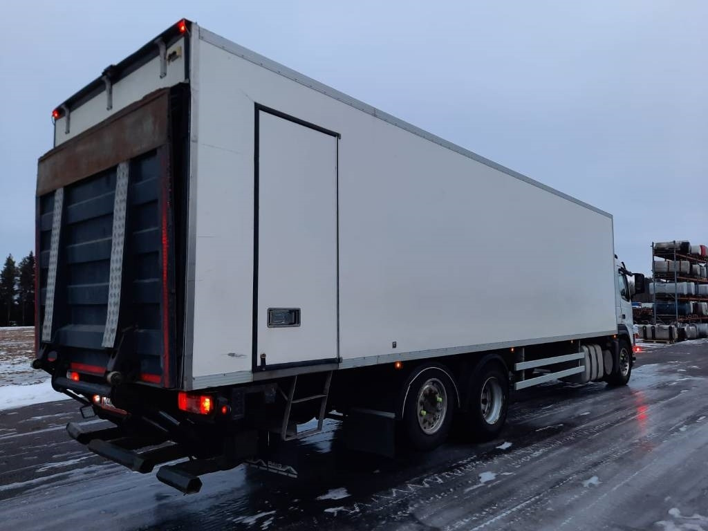Volvo FM 9 300 - Camión caja cerrada: foto 4 Volvo FM 9 300 - Camión caja cerrada: foto 4