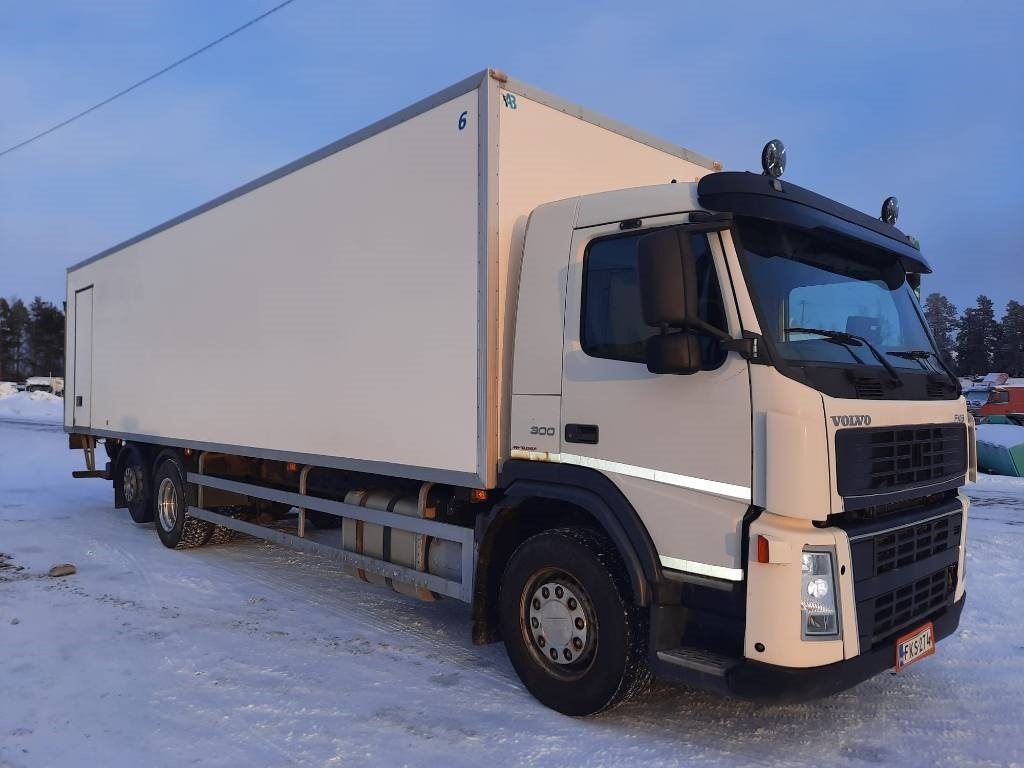 Volvo FM 9 300 - Camión caja cerrada: foto 2 Volvo FM 9 300 - Camión caja cerrada: foto 2