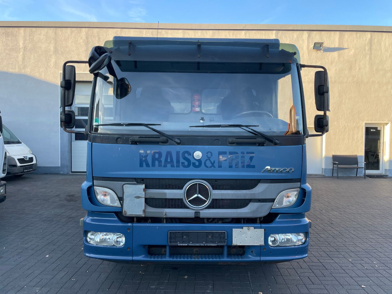 Mercedes-Benz Atego 2 6-Zyl. 4x2 1224 Klima, Radstand: 3.56m. - Camión caja cerrada: foto 3 Mercedes-Benz Atego 2 6-Zyl. 4x2 1224 Klima, Radstand: 3.56m. - Camión caja cerrada: foto 3