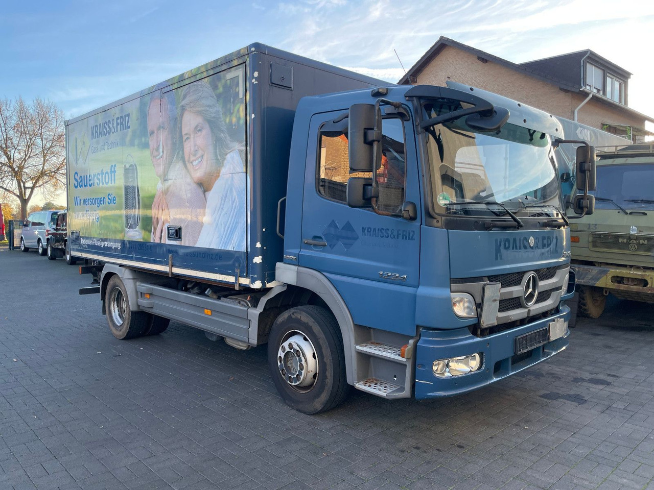 Mercedes-Benz Atego 2 6-Zyl. 4x2 1224 Klima, Radstand: 3.56m. - Camión caja cerrada: foto 1 Mercedes-Benz Atego 2 6-Zyl. 4x2 1224 Klima, Radstand: 3.56m. - Camión caja cerrada: foto 1