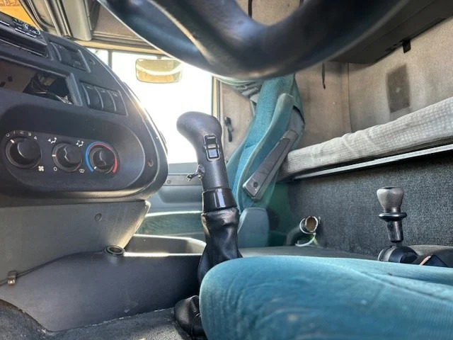 Cabeza tractora DAF 95.380 XF SPACECAB (EURO 2 / ZF16 MANUAL GEARBOX / D.E.B. ENGINE BRAKE / AIRCONDITIONING): foto 8