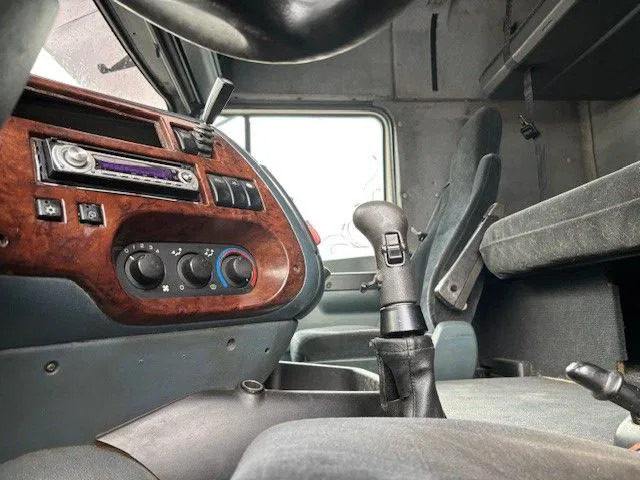 Arrendamiento de DAF 95.430 XF SPACECAB (EURO 3 / ZF16 MANUAL GEARBOX / ZF-INTARDER / AIRCONDITIONING) DAF 95.430 XF SPACECAB (EURO 3 / ZF16 MANUAL GEARBOX / ZF-INTARDER / AIRCONDITIONING): foto 7