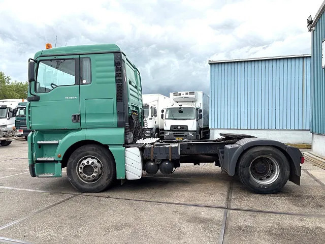 MAN TGA 18.460 FLT XL (6-CILINDER HEADS / ZF16 MANUAL GEARBOX / ZF-INTARDER / AIRCONDITIONING) - Cabeza tractora: foto 5 MAN TGA 18.460 FLT XL (6-CILINDER HEADS / ZF16 MANUAL GEARBOX / ZF-INTARDER / AIRCONDITIONING) - Cabeza tractora: foto 5