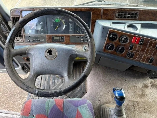 Cabeza tractora Mercedes-Benz Actros 1843 LS SLEEPERCAB (MP1) (ZF16 MANUAL GEARBOX / REDUCTION AXLE / AIRCONDITIONING / ETC.): foto 8 Cabeza tractora Mercedes-Benz Actros 1843 LS SLEEPERCAB (MP1) (ZF16 MANUAL GEARBOX / REDUCTION AXLE / AIRCONDITIONING / ETC.): foto 8