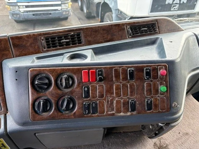 Cabeza tractora Mercedes-Benz Actros 1843 LS SLEEPERCAB (MP1) (ZF16 MANUAL GEARBOX / REDUCTION AXLE / AIRCONDITIONING / ETC.): foto 11 Cabeza tractora Mercedes-Benz Actros 1843 LS SLEEPERCAB (MP1) (ZF16 MANUAL GEARBOX / REDUCTION AXLE / AIRCONDITIONING / ETC.): foto 11