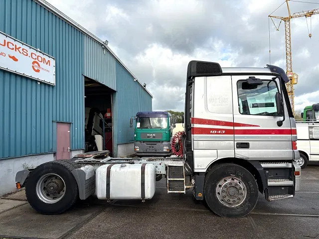 Mercedes-Benz Actros 1843 LS SLEEPERCAB (MP1) (ZF16 MANUAL GEARBOX / REDUCTION AXLES / AIRCONDITIONING / ETC.) - Cabeza tractora: foto 4 Mercedes-Benz Actros 1843 LS SLEEPERCAB (MP1) (ZF16 MANUAL GEARBOX / REDUCTION AXLES / AIRCONDITIONING / ETC.) - Cabeza tractora: foto 4