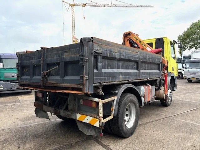 DAF 65 -180ATI 4x4 FULL STEEL 3-WAY KIPPER AND PALFINGER CRANE (EURO 2 / MANUAL GEARBOX / FULL STEEL SUSPENSION / ETC.) - Camión volquete, Camión grúa: foto 3 DAF 65 -180ATI 4x4 FULL STEEL 3-WAY KIPPER AND PALFINGER CRANE (EURO 2 / MANUAL GEARBOX / FULL STEEL SUSPENSION / ETC.) - Camión volquete, Camión grúa: foto 3