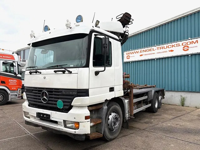 Mercedes-Benz Actros 2540 L 6x2 MP1 WITH V-CRANE & HOOK-ARM SYSTEM (EPS WITH CLUTCH (3 PEDALS) / REDUCTION AXLE / STEEL-/AIR SUSPENSION / P.T. - Camión multibasculante, Camión grúa: foto 1 Mercedes-Benz Actros 2540 L 6x2 MP1 WITH V-CRANE & HOOK-ARM SYSTEM (EPS WITH CLUTCH (3 PEDALS) / REDUCTION AXLE / STEEL-/AIR SUSPENSION / P.T. - Camión multibasculante, Camión grúa: foto 1