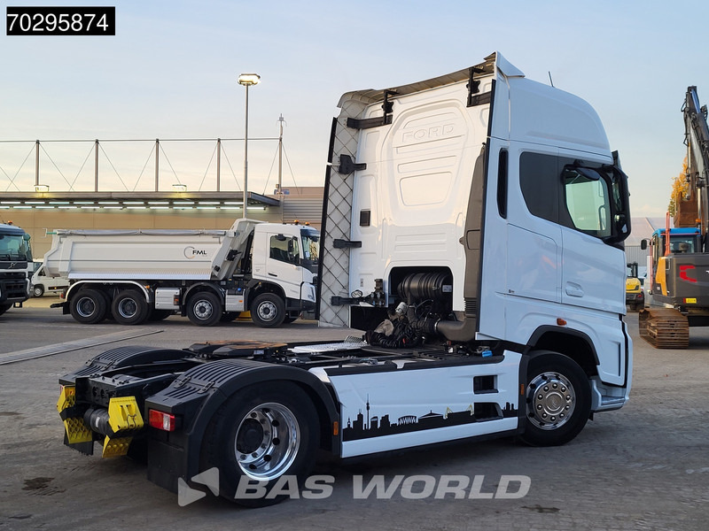 Ford F-Max 500 4X2 Retarder 2x Tanks Standklima Euro 6 - Cabeza tractora: foto 5 Ford F-Max 500 4X2 Retarder 2x Tanks Standklima Euro 6 - Cabeza tractora: foto 5