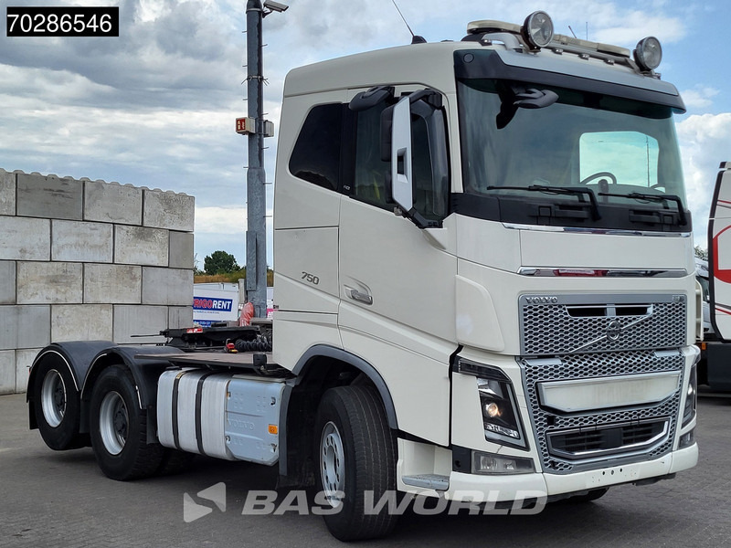 Volvo FH16 750 FH16 6X4 Retarder Big-Axle Xenon Liftaxle Euro 6 - Cabeza tractora: foto 3 Volvo FH16 750 FH16 6X4 Retarder Big-Axle Xenon Liftaxle Euro 6 - Cabeza tractora: foto 3