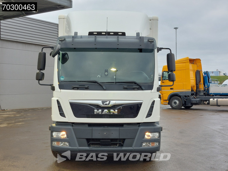 Camión caja cerrada MAN TGM 15.250 4X2 15tonner Automatic Ladebordwand Euro 6: foto 6