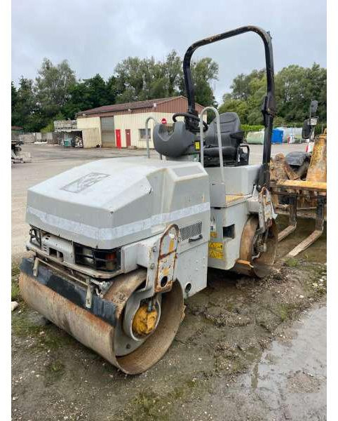 Caterpillar CB224 - Apisonadora de asfalto: foto 1 Caterpillar CB224 - Apisonadora de asfalto: foto 1