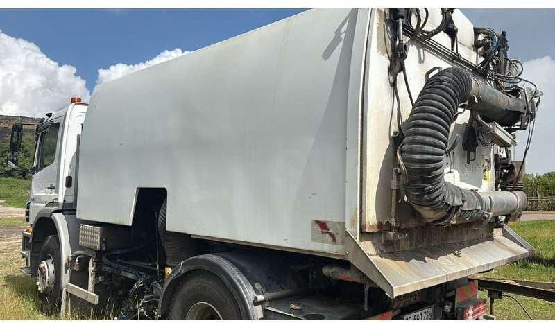 Mercedes AXOR 1829 - Barredora vial: foto 4 Mercedes AXOR 1829 - Barredora vial: foto 4
