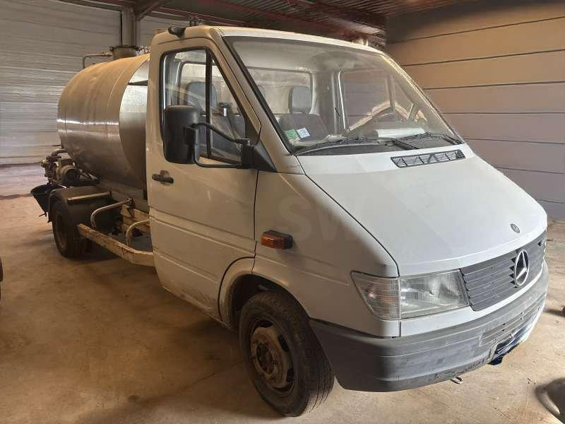 Mercedes Bouille 410 A EMULSION + TREMI GRAVILLON - Cisterna de riego asfáltico: foto 1 Mercedes Bouille 410 A EMULSION + TREMI GRAVILLON - Cisterna de riego asfáltico: foto 1