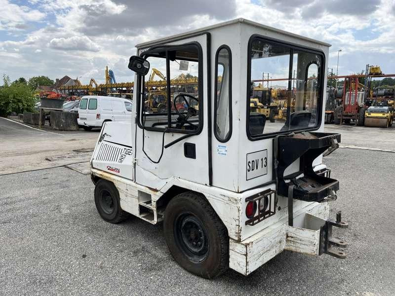 TAYLOR-DUNN TC-40 - Tractor: foto 5 TAYLOR-DUNN TC-40 - Tractor: foto 5