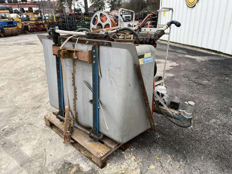 Tecnoma Matériel Agricole CUVE DE TRAITEMENT PHYTO - Pulverizador suspendido: foto 2 Tecnoma Matériel Agricole CUVE DE TRAITEMENT PHYTO - Pulverizador suspendido: foto 2