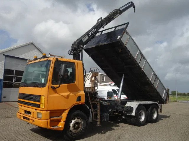 DAF 75ATI 320PK KIPPER EN 10 TON HIAB CRAINE,STEELSPRINGS - Camión volquete: foto 2 DAF 75ATI 320PK KIPPER EN 10 TON HIAB CRAINE,STEELSPRINGS - Camión volquete: foto 2
