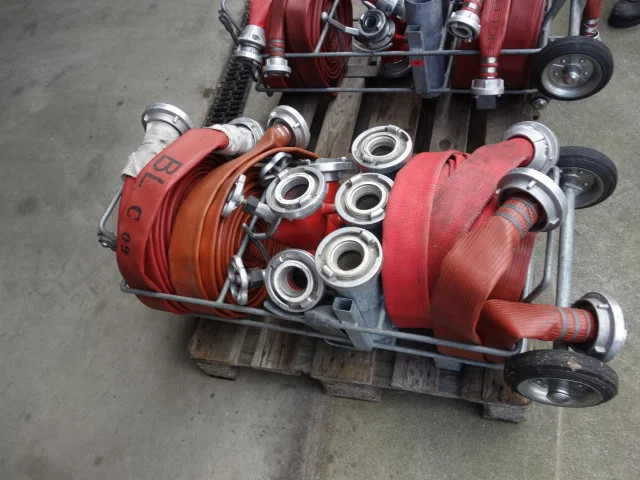 Mercedes-Benz 80euro fire hose - Camión de bomberos: foto 1 Mercedes-Benz 80euro fire hose - Camión de bomberos: foto 1