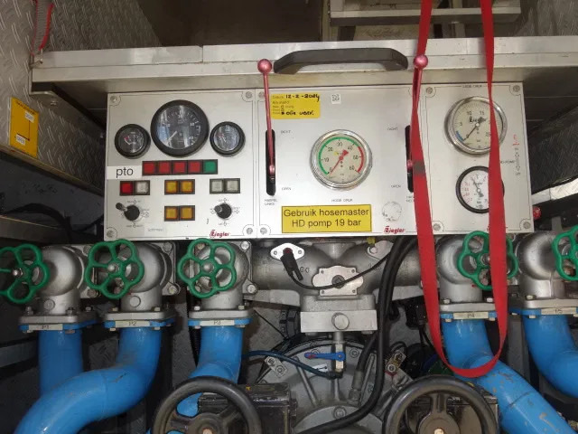 Mercedes-Benz Actros 1831 4X4 ZIEGLER BOMBEROS POMP,2500 L TANK - Camión de bomberos: foto 4 Mercedes-Benz Actros 1831 4X4 ZIEGLER BOMBEROS POMP,2500 L TANK - Camión de bomberos: foto 4