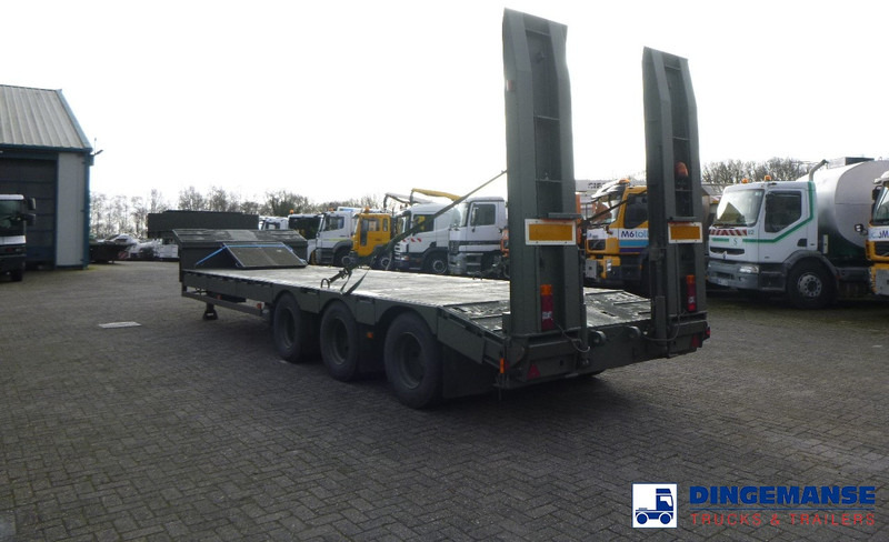 Broshuis 3-axle semi-lowbed trailer E-2130 / 73 t + ramps - Semirremolque góndola rebajadas: foto 4 Broshuis 3-axle semi-lowbed trailer E-2130 / 73 t + ramps - Semirremolque góndola rebajadas: foto 4