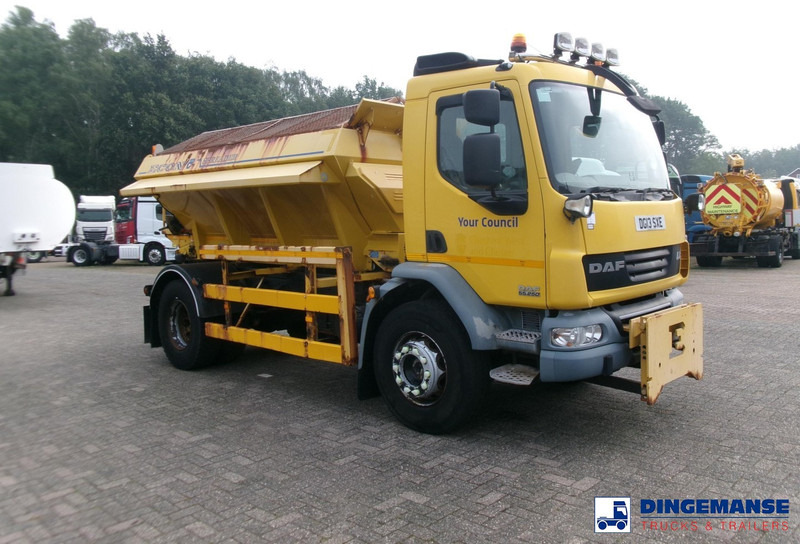 DAF LF 55.250 4X2 RHD gritter - Máquina quitanieve: foto 2 DAF LF 55.250 4X2 RHD gritter - Máquina quitanieve: foto 2