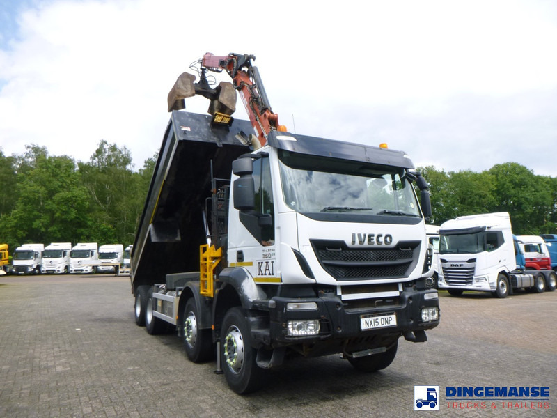 Iveco Trakker 360 Euro 6 8x4 RHD tipper + Atlas 130.2VGL - Camión grúa: foto 2 Iveco Trakker 360 Euro 6 8x4 RHD tipper + Atlas 130.2VGL - Camión grúa: foto 2