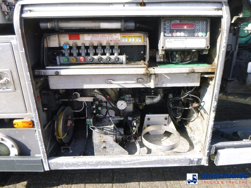 Arrendamiento de MAN TGS 26.320 6X2 RHD fuel tank 20 m3 / 4 comp MAN TGS 26.320 6X2 RHD fuel tank 20 m3 / 4 comp: foto 6 Arrendamiento de MAN TGS 26.320 6X2 RHD fuel tank 20 m3 / 4 comp MAN TGS 26.320 6X2 RHD fuel tank 20 m3 / 4 comp: foto 6