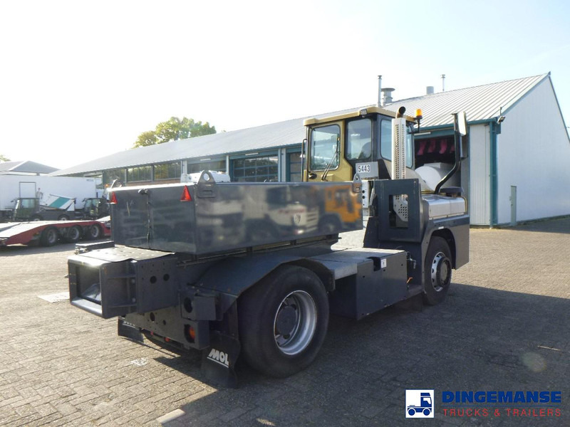 MOL RM 255 4X4 terminal drawbar tractor 150 ton - Tractor industrial: foto 4 MOL RM 255 4X4 terminal drawbar tractor 150 ton - Tractor industrial: foto 4
