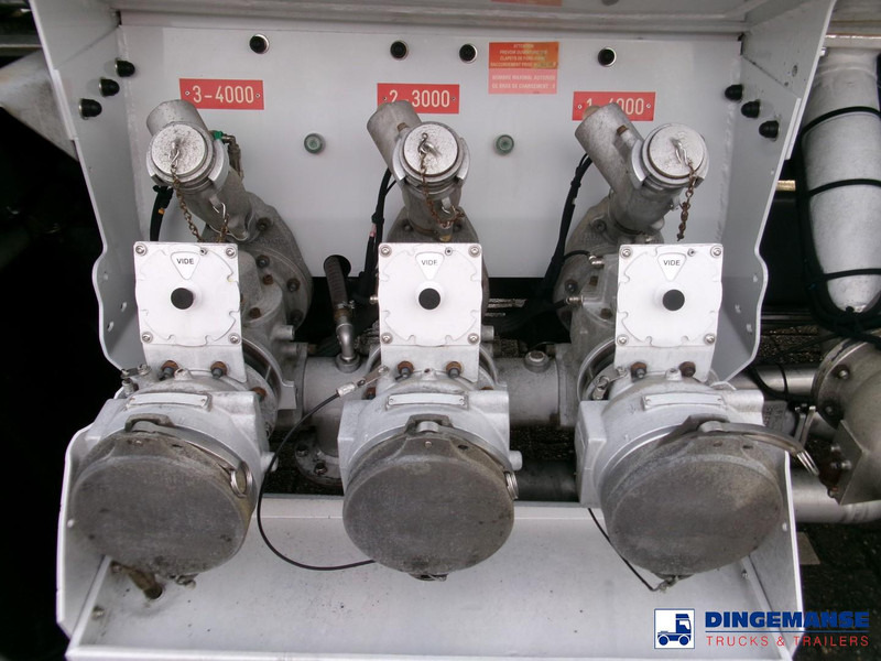 Renault Midlum 280 4x2 fuel tank 11.5 m3 / 3 comp / ADR 07/06/24 - Camión cisterna: foto 5 Renault Midlum 280 4x2 fuel tank 11.5 m3 / 3 comp / ADR 07/06/24 - Camión cisterna: foto 5