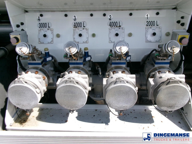 Camión cisterna Volvo FE 260 4x2 dxi fuel tank 13.3 m3 / 4 comp / ADR 21-06-2024: foto 12 Camión cisterna Volvo FE 260 4x2 dxi fuel tank 13.3 m3 / 4 comp / ADR 21-06-2024: foto 12