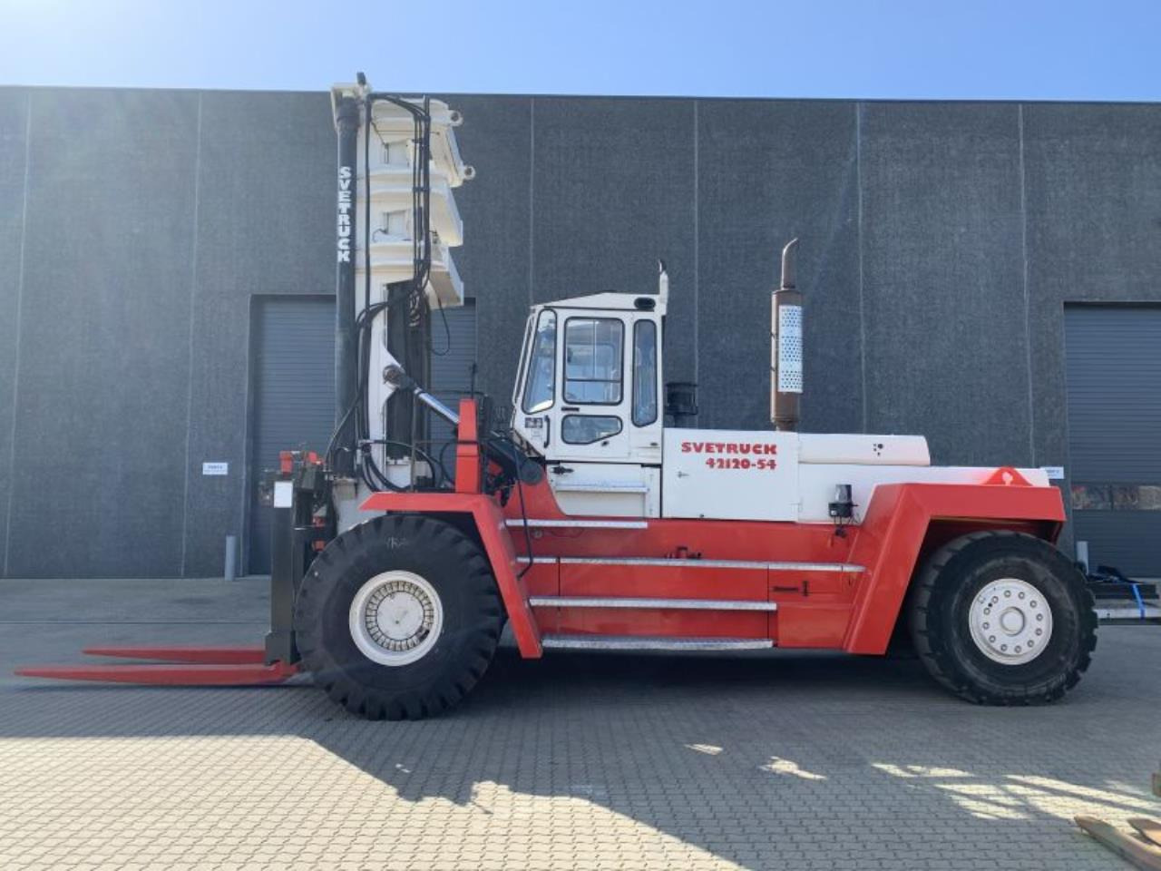 SveTruck 42120-54 - Carretilla elevadora diésel: foto 1 SveTruck 42120-54 - Carretilla elevadora diésel: foto 1