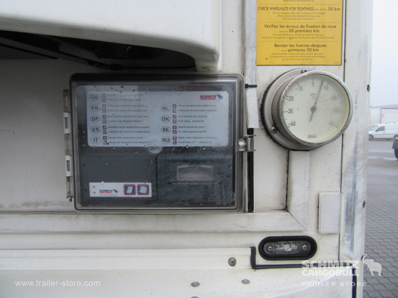 SCHMITZ Auflieger Tiefkühler Standard Taillift - Semirremolque isotérmico: foto 3 SCHMITZ Auflieger Tiefkühler Standard Taillift - Semirremolque isotérmico: foto 3